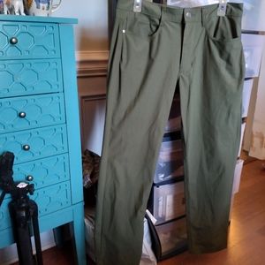 Swiss tech men's pants NWOT size 32x30 Olive branch green color